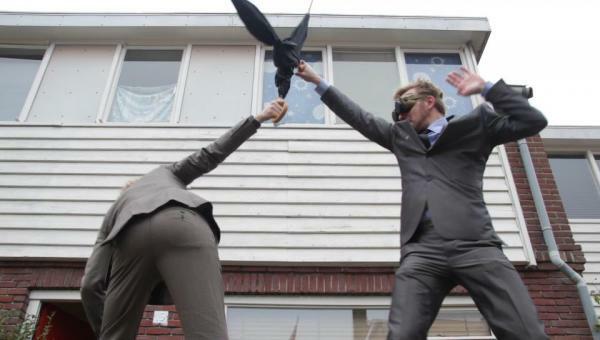 De Eentonige Gelatenheid van Eens en Einde